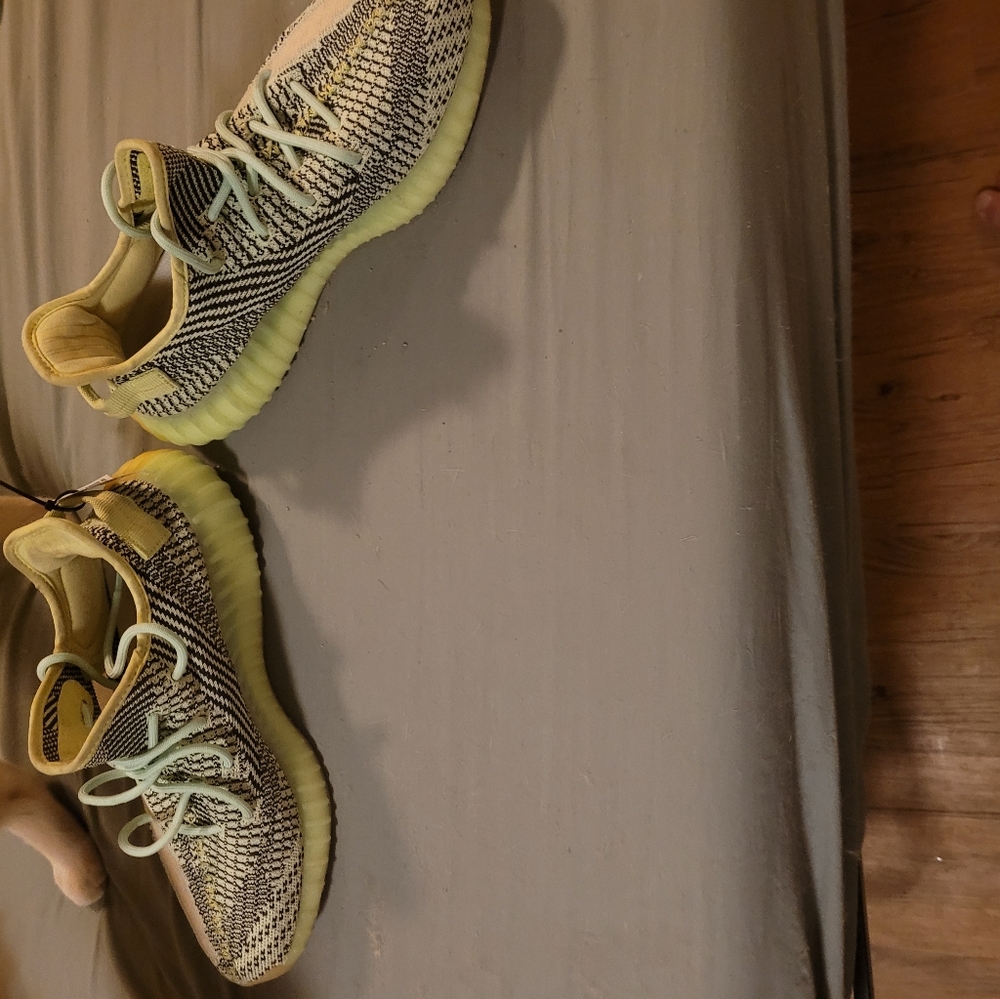 Yeezy Boost - Picture 3 of 9